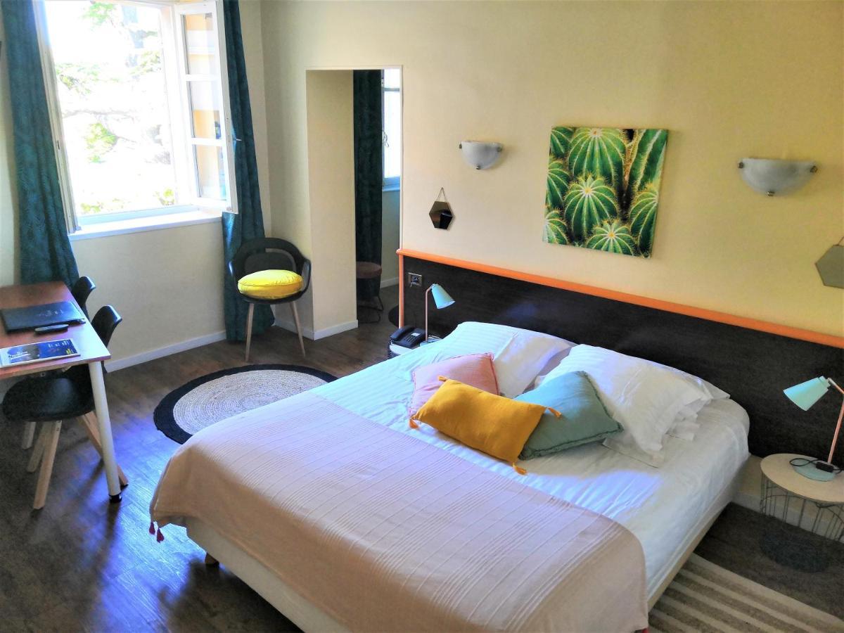 Hotel Le Victoria Draguignan Bagian luar foto