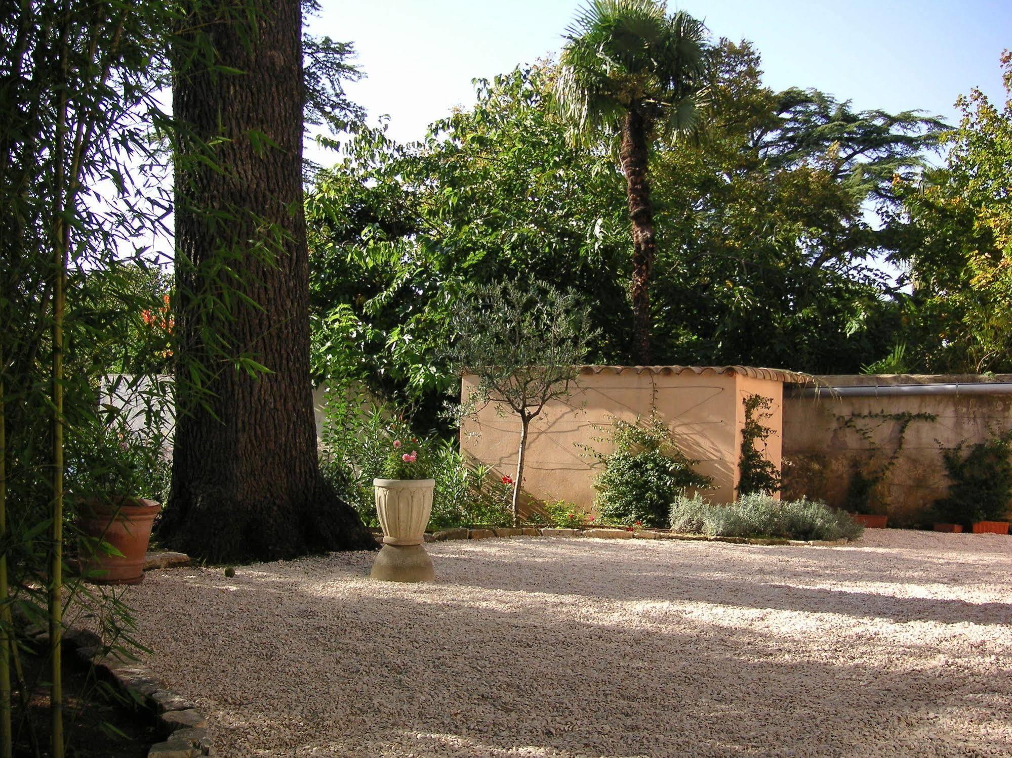 Hotel Le Victoria Draguignan Bagian luar foto